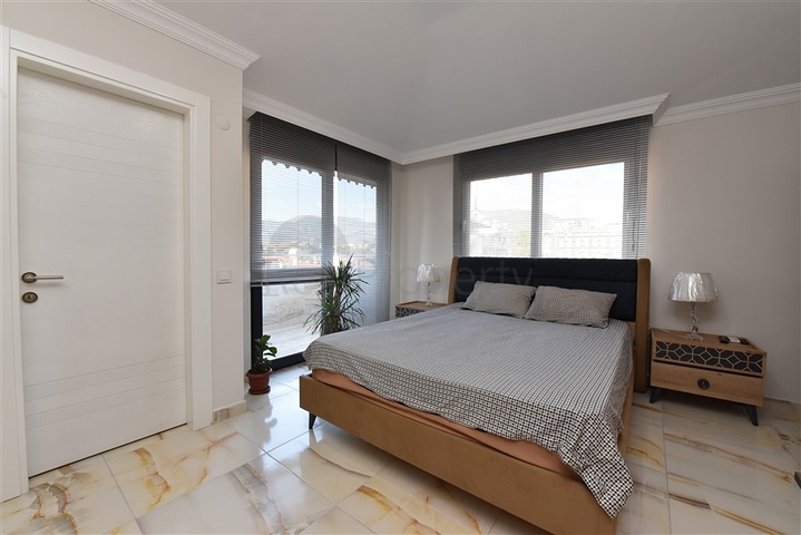 Пентхаус планировки 4+1 с видом на море