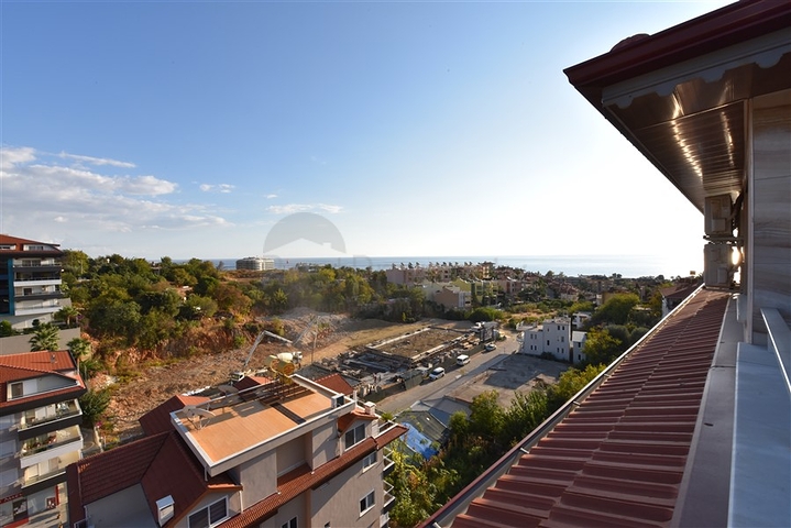 Пентхаус планировки 4+1 с видом на море