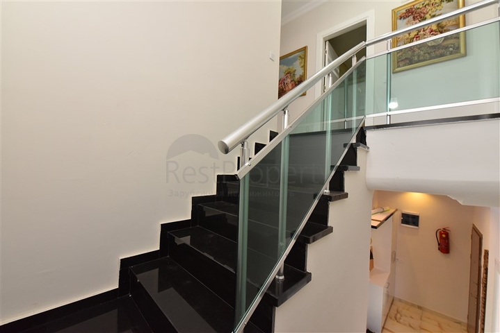 Пентхаус планировки 4+1 с видом на море