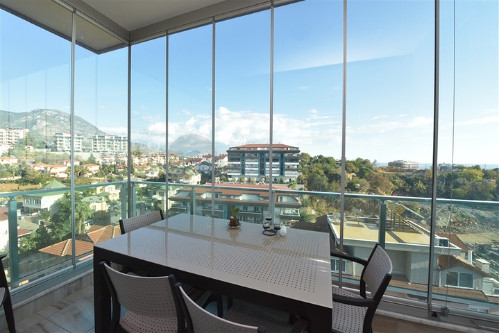 Пентхаус планировки 4+1 с видом на море