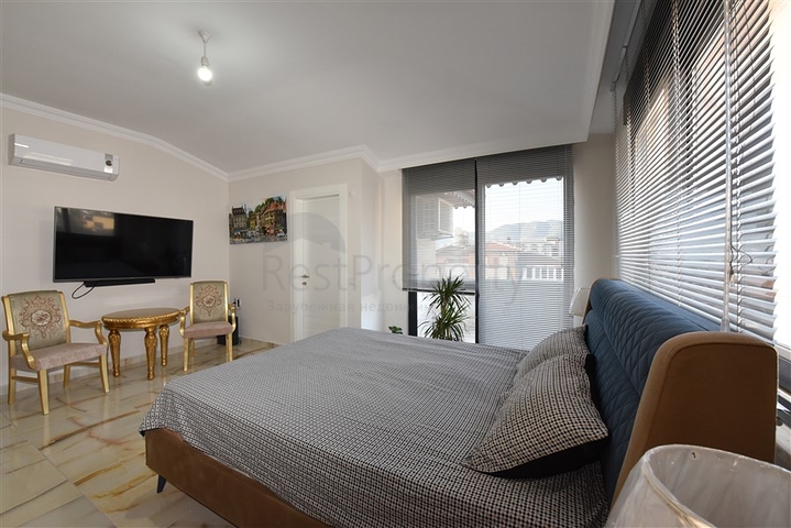 Пентхаус планировки 4+1 с видом на море