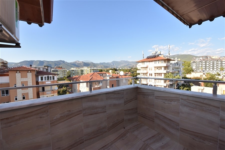 Пентхаус планировки 4+1 с видом на море