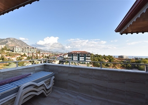 Пентхаус планировки 4+1 с видом на море