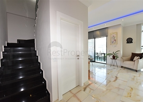 Пентхаус планировки 4+1 с видом на море