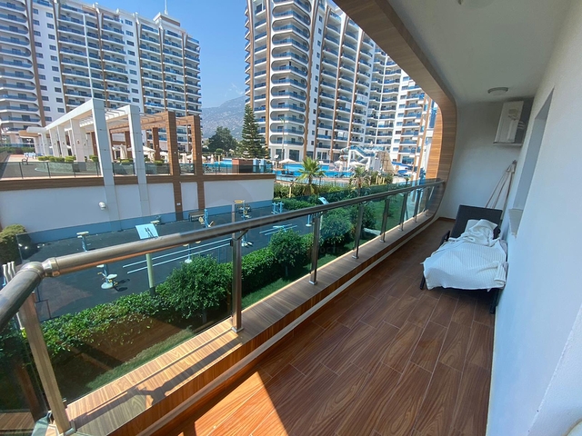 Трехкомнатная квартира в мебелью