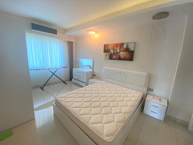 Трехкомнатная квартира в мебелью