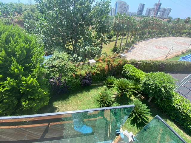 Трехкомнатная квартира в мебелью