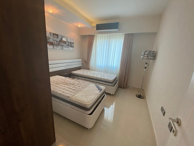 Трехкомнатная квартира в мебелью