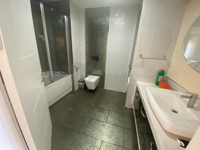 Трехкомнатная квартира в мебелью