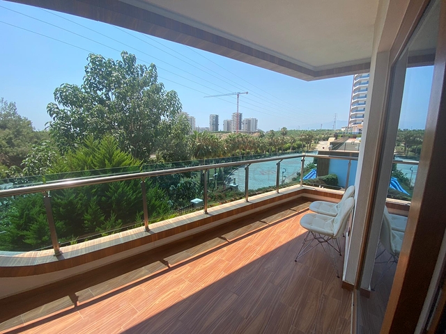 Трехкомнатная квартира в мебелью