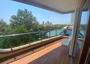 Трехкомнатная квартира в мебелью