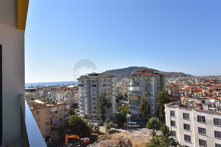 Трехкомнатная квартира с мебелью в центре Алании