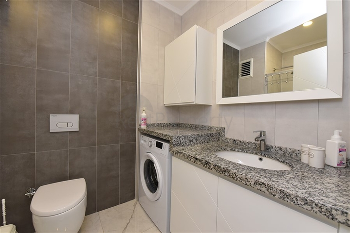 Трехкомнатная квартира с мебелью в центре Алании