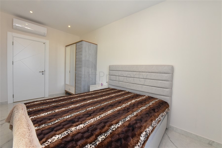 Трехкомнатная квартира с мебелью в центре Алании