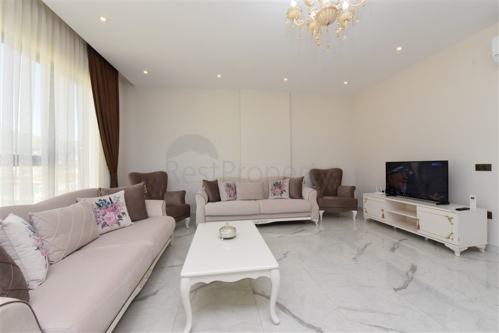 Трехкомнатная квартира с мебелью в центре Алании