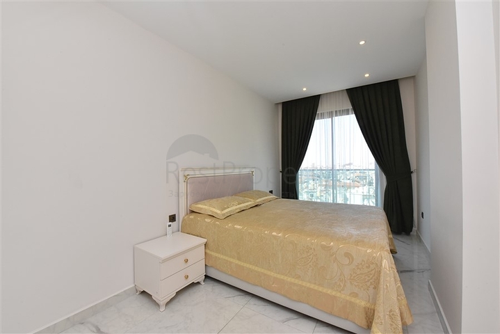 Трехкомнатная квартира с мебелью в центре Алании