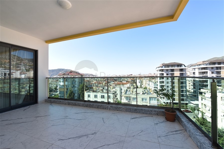 Трехкомнатная квартира с мебелью в центре Алании