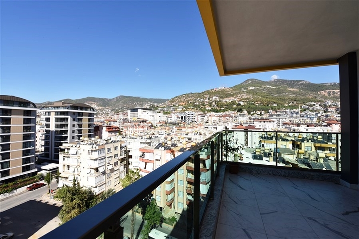 Трехкомнатная квартира с мебелью в центре Алании