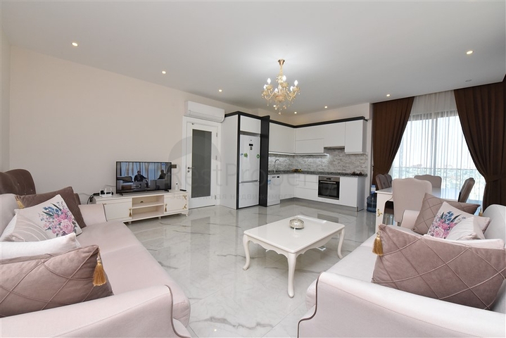 Трехкомнатная квартира с мебелью в центре Алании