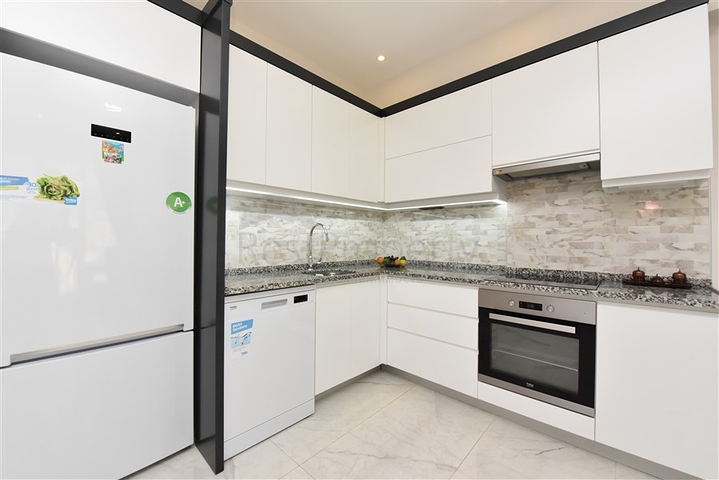 Трехкомнатная квартира с мебелью в центре Алании