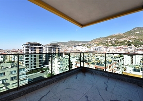 Трехкомнатная квартира с мебелью в центре Алании