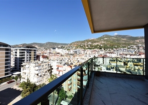 Трехкомнатная квартира с мебелью в центре Алании