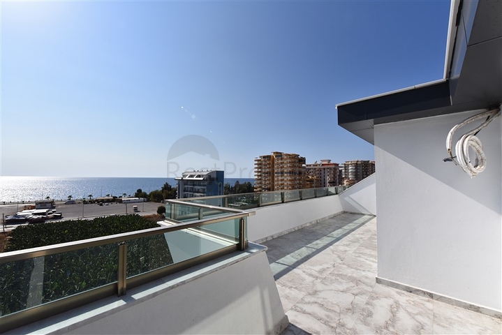 Первоклассный пентхаус 3+1 с видом на море 