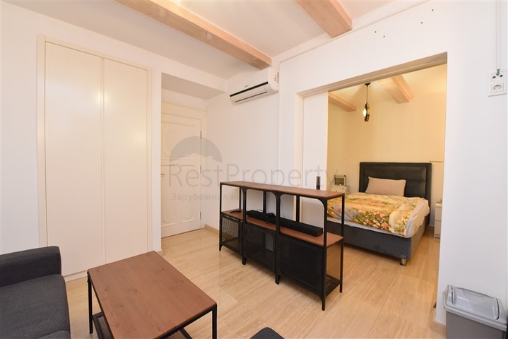 Вилла в итальянском стиле с видом на море и крепость 