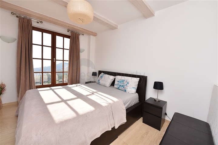 Вилла в итальянском стиле с видом на море и крепость 