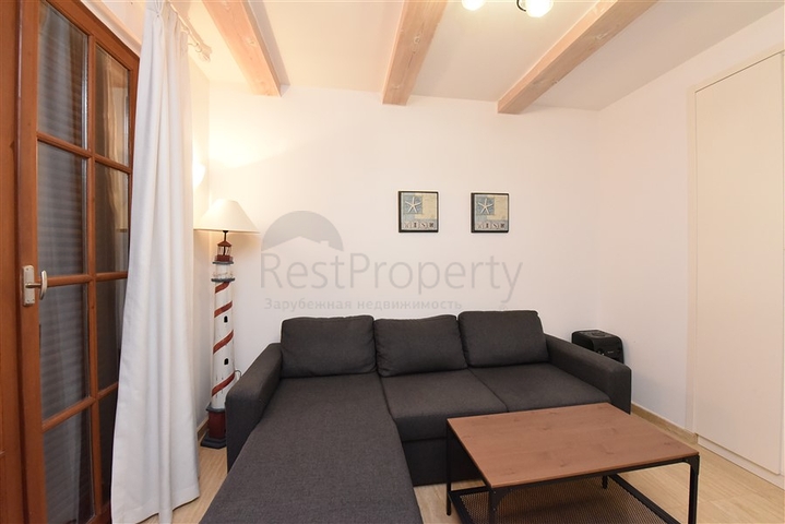 Вилла в итальянском стиле с видом на море и крепость 