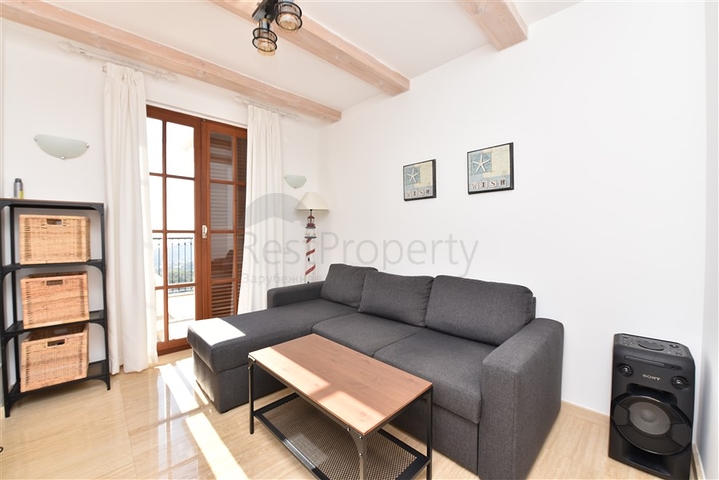 Вилла в итальянском стиле с видом на море и крепость 