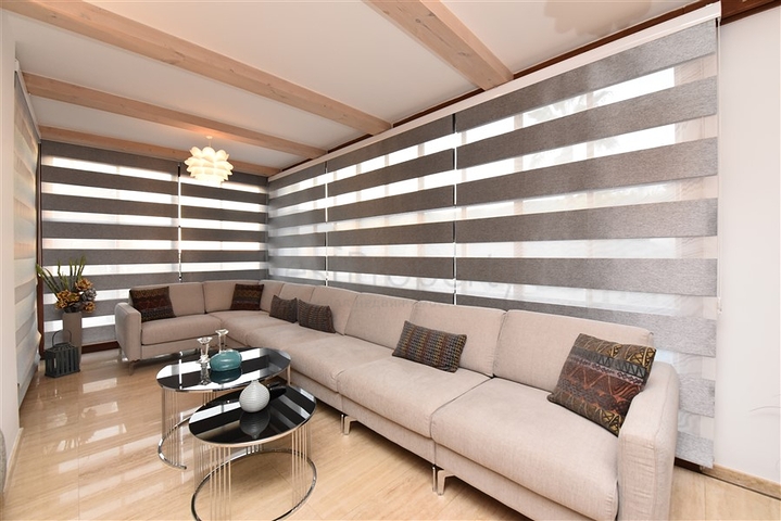 Вилла в итальянском стиле с видом на море и крепость 