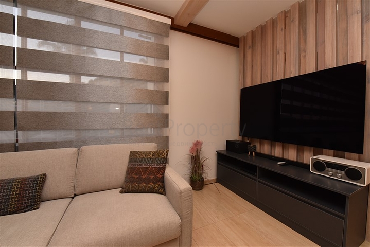 Вилла в итальянском стиле с видом на море и крепость 