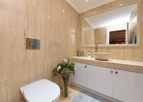 Вилла в итальянском стиле с видом на море и крепость 