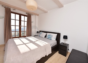 Вилла в итальянском стиле с видом на море и крепость 