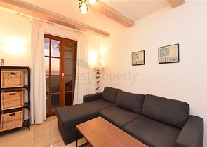 Вилла в итальянском стиле с видом на море и крепость 