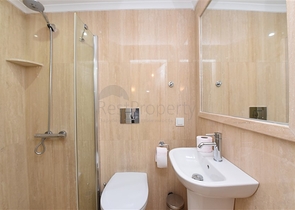 Вилла в итальянском стиле с видом на море и крепость 