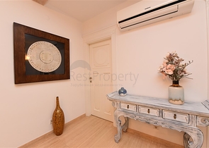 Вилла в итальянском стиле с видом на море и крепость 