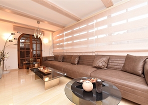 Вилла в итальянском стиле с видом на море и крепость 