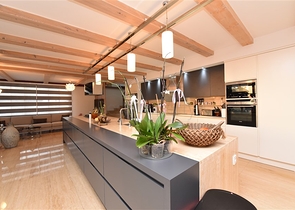 Вилла в итальянском стиле с видом на море и крепость 