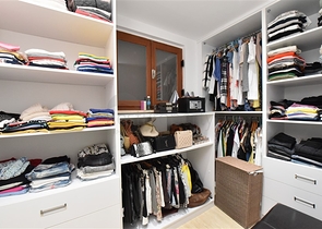 Вилла в итальянском стиле с видом на море и крепость 