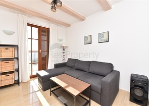 Вилла в итальянском стиле с видом на море и крепость 