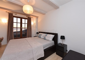 Вилла в итальянском стиле с видом на море и крепость 