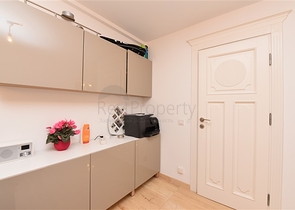 Вилла в итальянском стиле с видом на море и крепость 