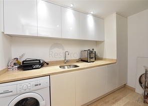 Вилла в итальянском стиле с видом на море и крепость 