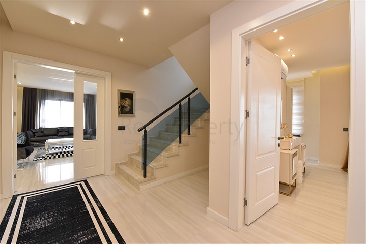 Пентхаус 3+1 в Махмутларе на аренду