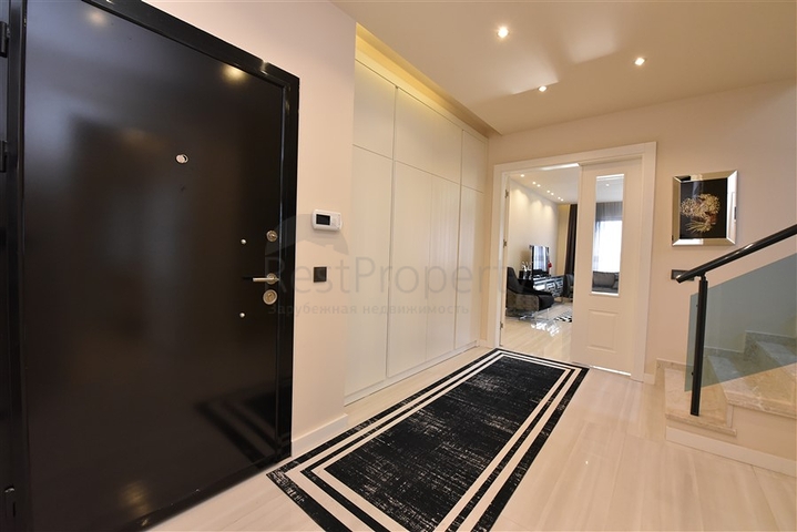 Пентхаус 3+1 в Махмутларе на аренду