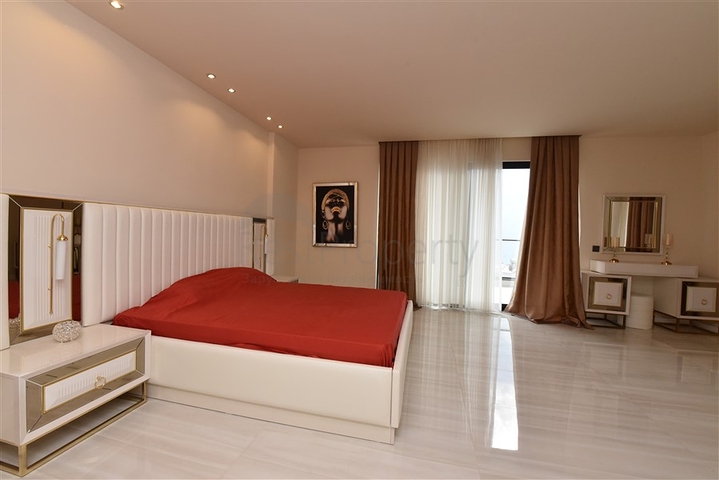 Пентхаус 3+1 в Махмутларе на аренду