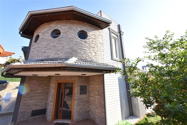 Шикарная двухэтажная вилла в районе Каргыджак под гражданство