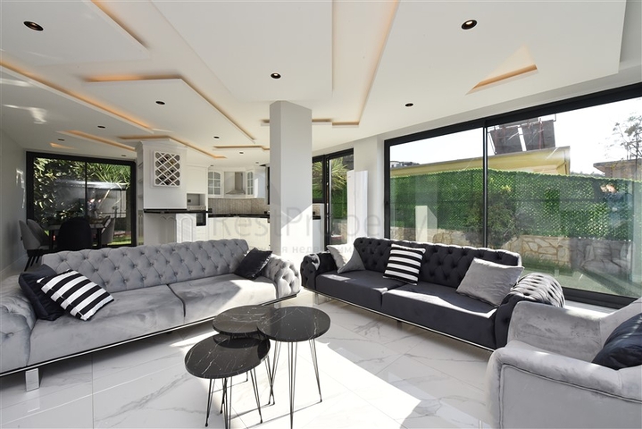 Шикарная двухэтажная вилла в районе Каргыджак под гражданство